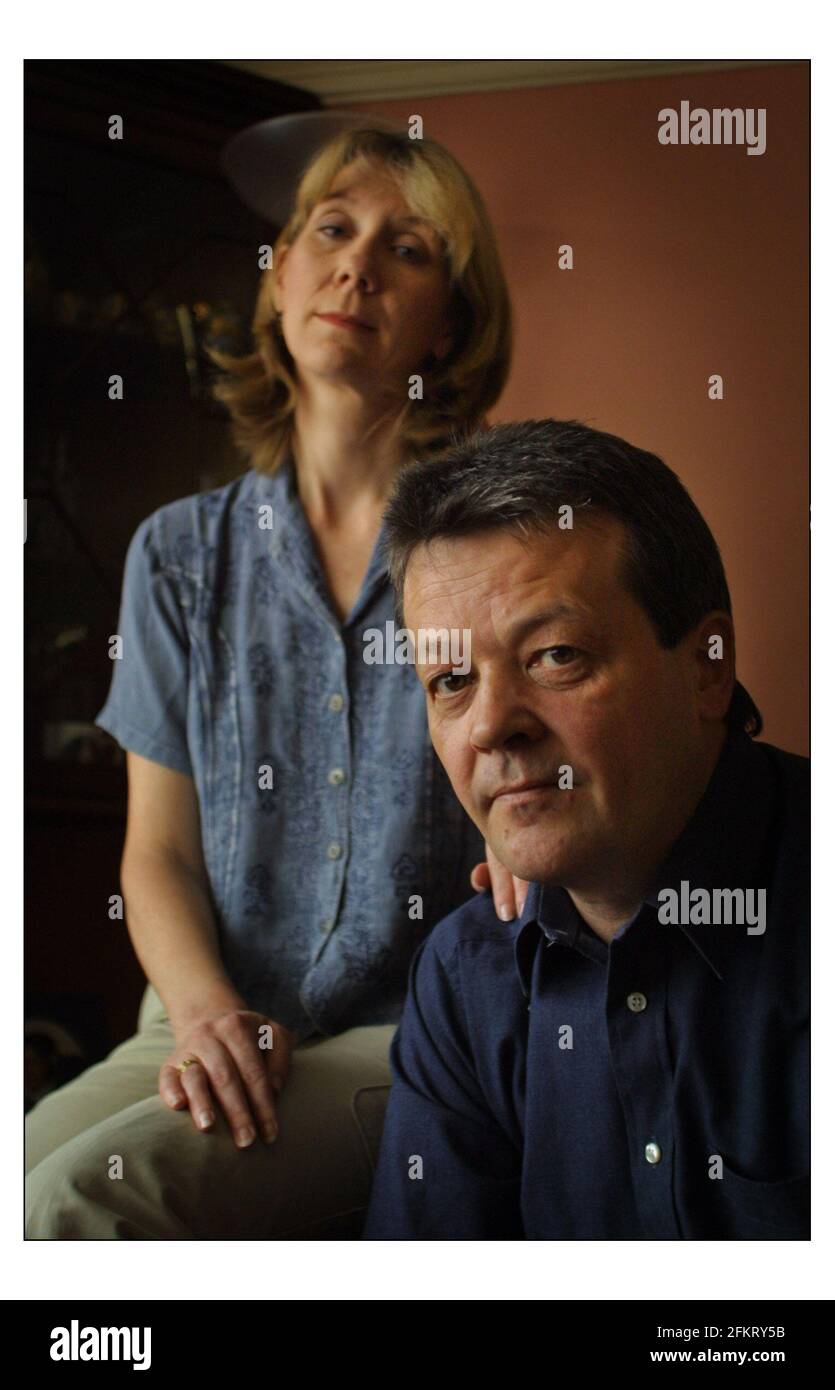 Per IOS....Ken e Libby Osborne, il loro figlio di 8 mesi Joshua morì. pic David Sandison 18/4/2003 Foto Stock