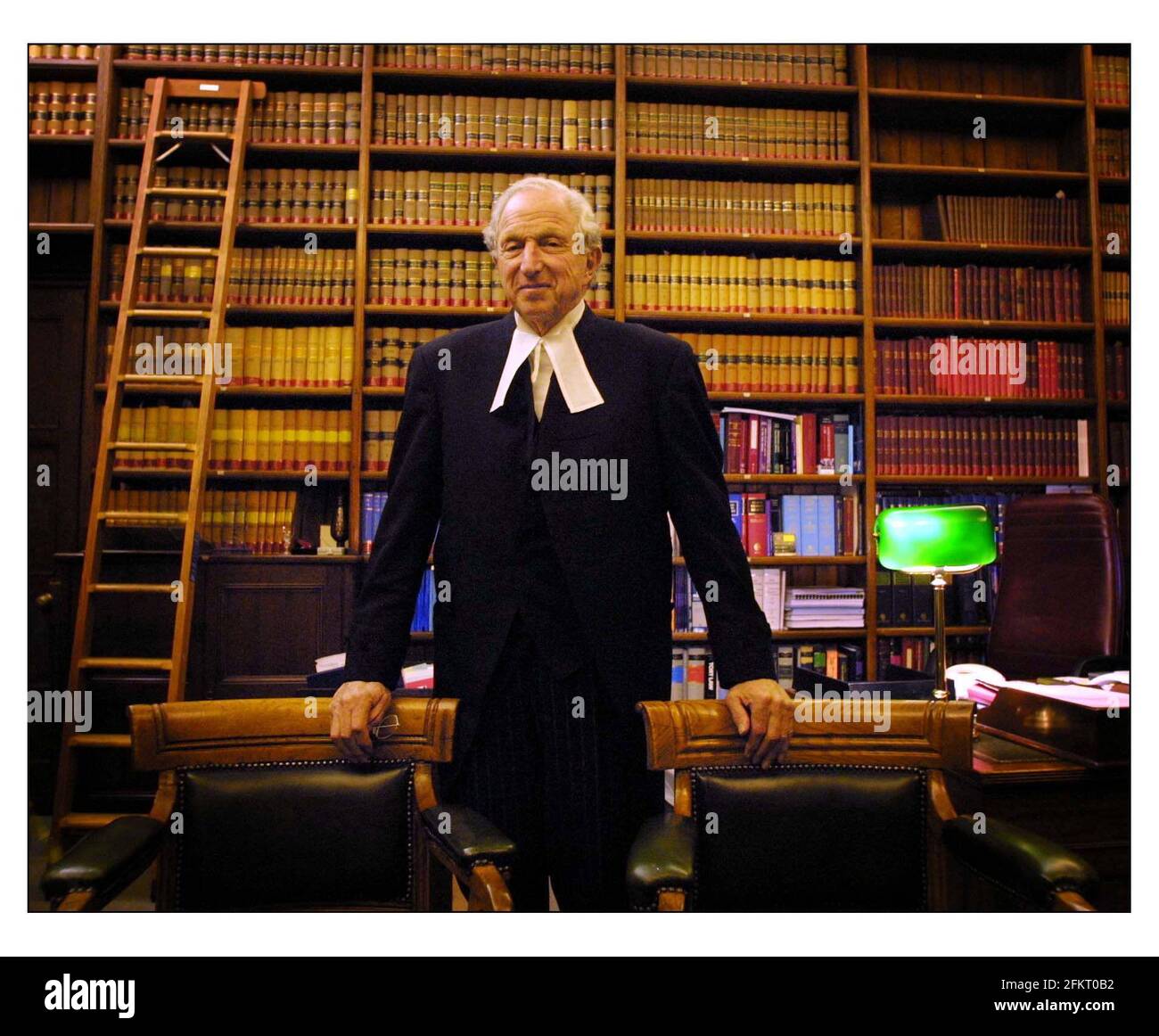 Lord Chief Justice Woolf... nel suo ufficio presso la legge Courts.pic David Sandison 21/11/2001 Foto Stock