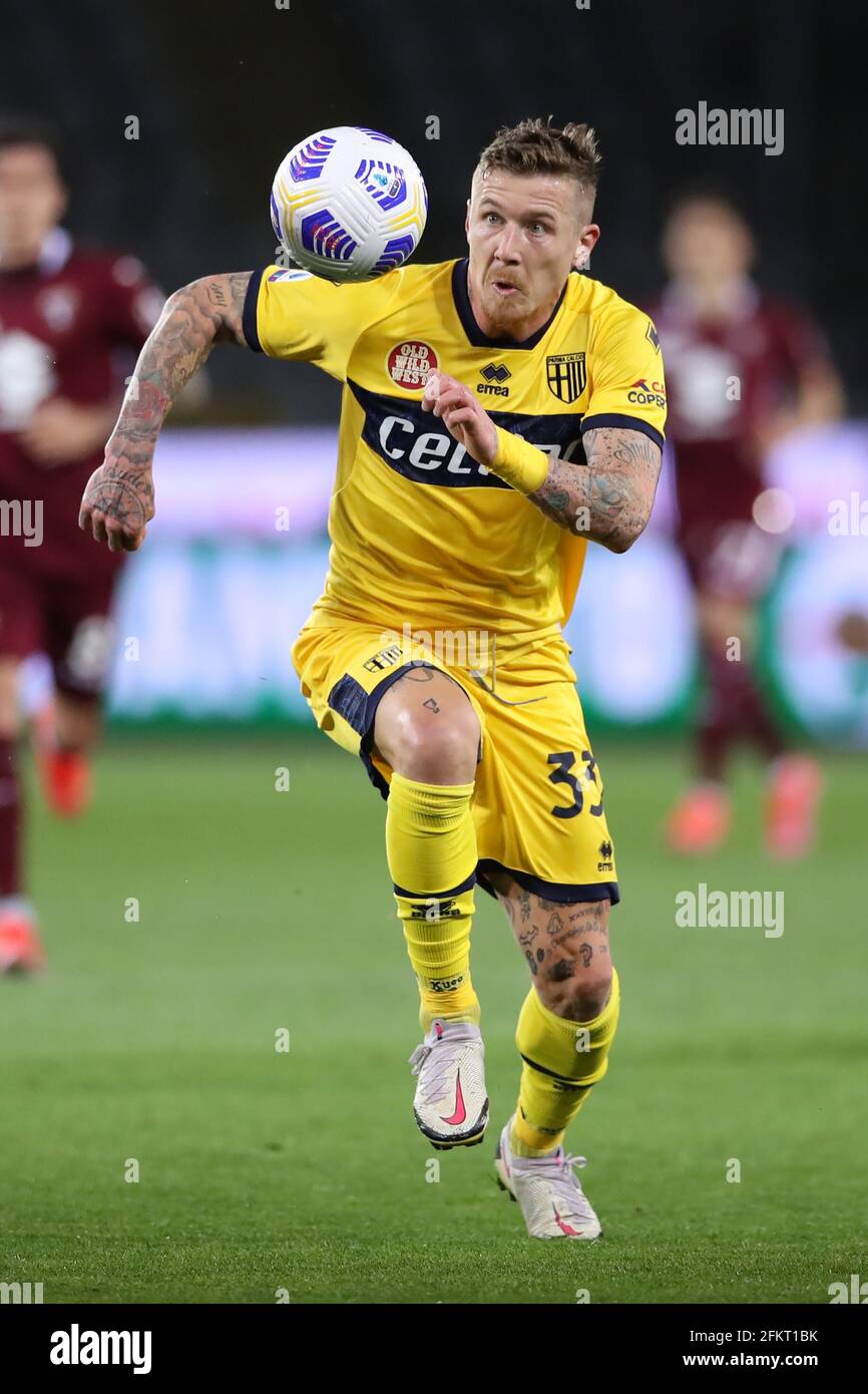 Torino, Italia, 3 maggio 2021. Juraj Kucka di Parma Calcio durante la Serie A match allo Stadio Grande Torino, Torino. L'immagine di credito dovrebbe essere: Jonathan Moscop / Sportimage Foto Stock