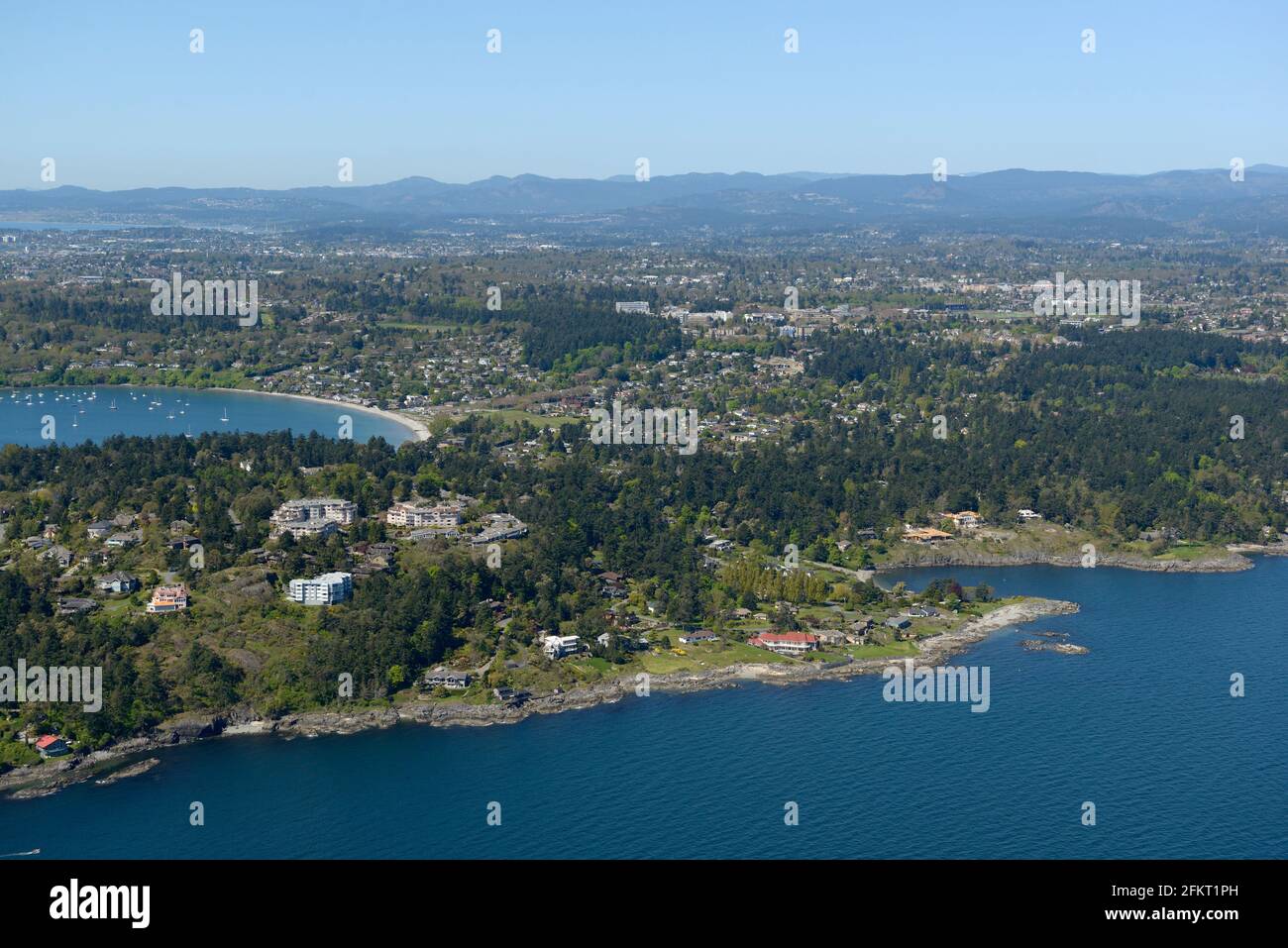 Foto aerea di Ten Mile Point e Cadboro Bay con Telegraph Bay sulla destra, Vancouver Island, British Columbia Foto Stock