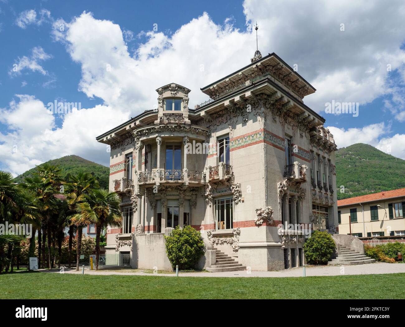 Villa di lusso in stile Liberty a Cernobbio.Como lago, Lombardia, Italia  Foto stock - Alamy