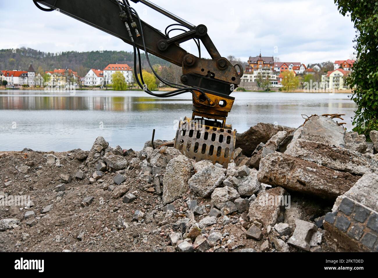 Dragaggio in un parco ba il lago Foto Stock