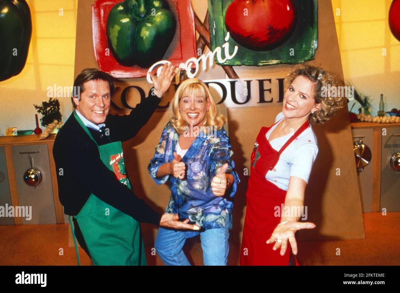 Kochduell, Kochsendung und Spielshow, Deutschland 1997 - 2005, Moderatorin Britta von Lojewski (Mitte) mit Sigmar Solbach und Christiane Brammer Foto Stock