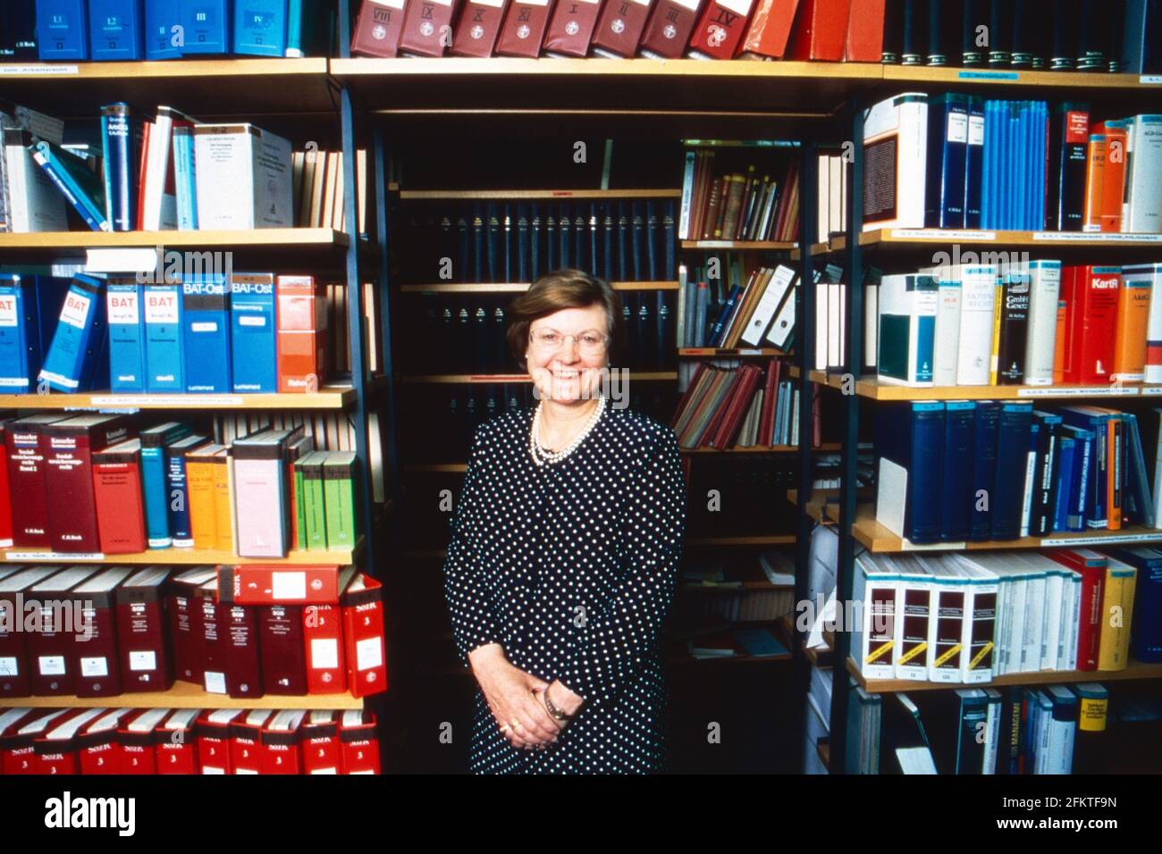 Hedda von Wedel, Präsidentin am Bundesrechnungshof im Archivtrakt, Francoforte, Germania 1999. Foto Stock