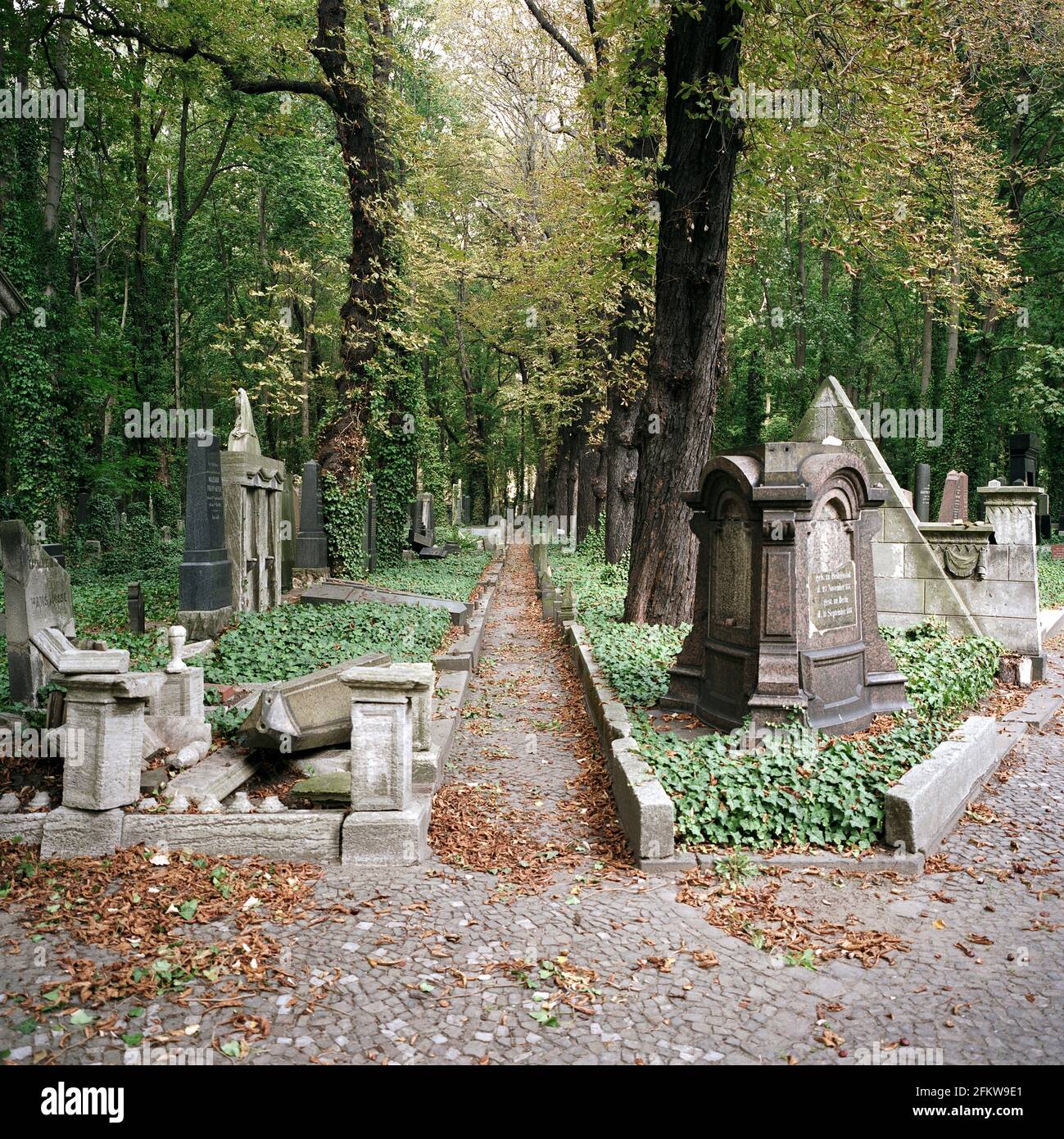 Berlino. Germania. Cimitero ebraico a Schönhauser Allee. Foto Stock