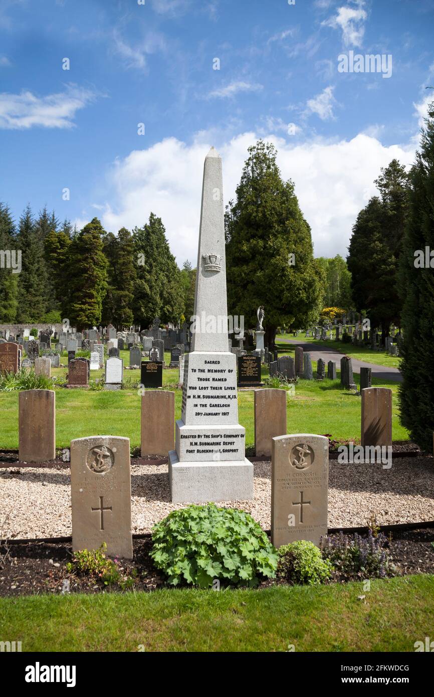 Memoriale agli uomini del disastro sottomarino K13, cimitero di Faslane, Scozia Foto Stock