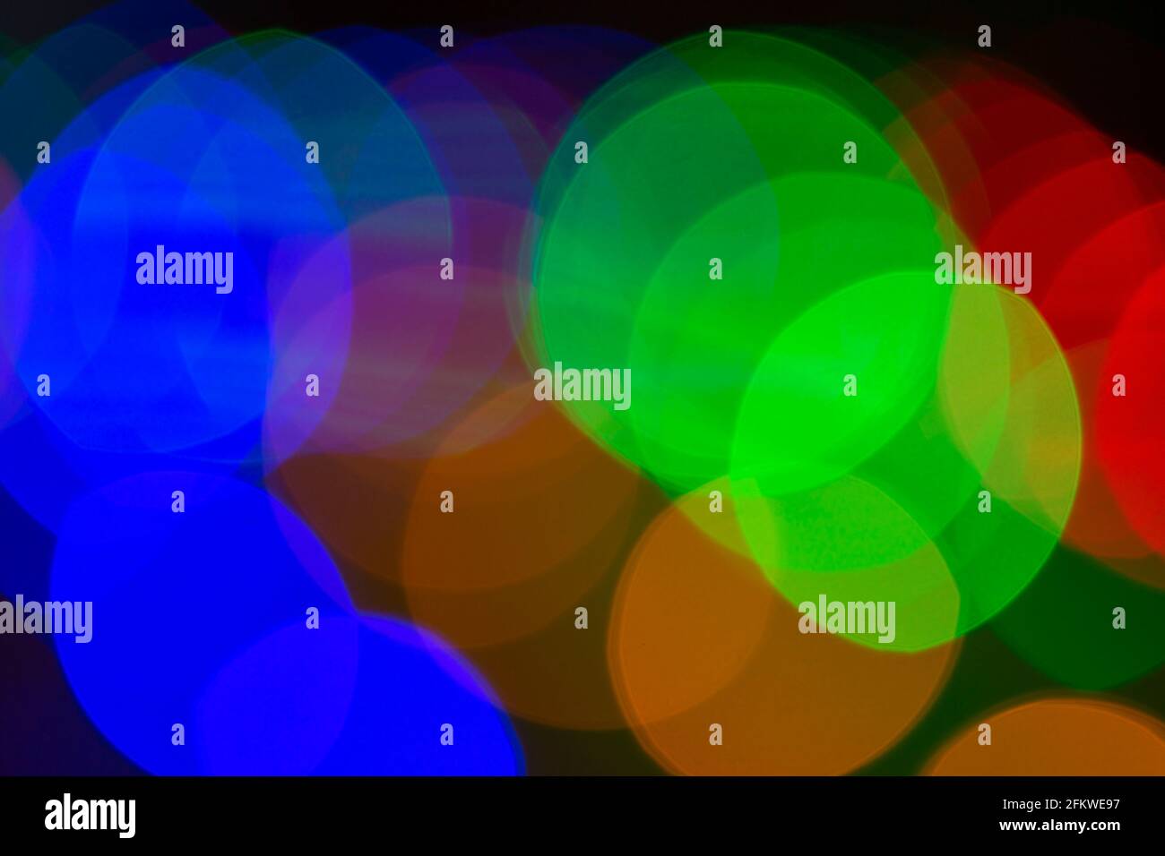 sfondo chiaro bokeh sfocato, luce abbagliante e incandescente nella città notturna, moderno sfondo luminoso bello Foto Stock