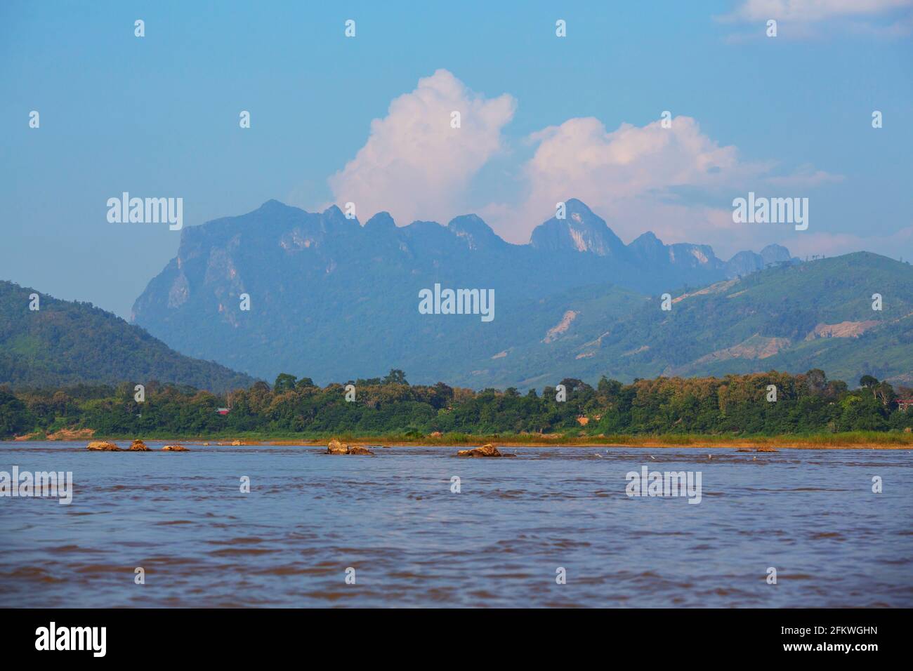 Splendidi paesaggi naturali nel fiume Mekong, Laos Foto Stock