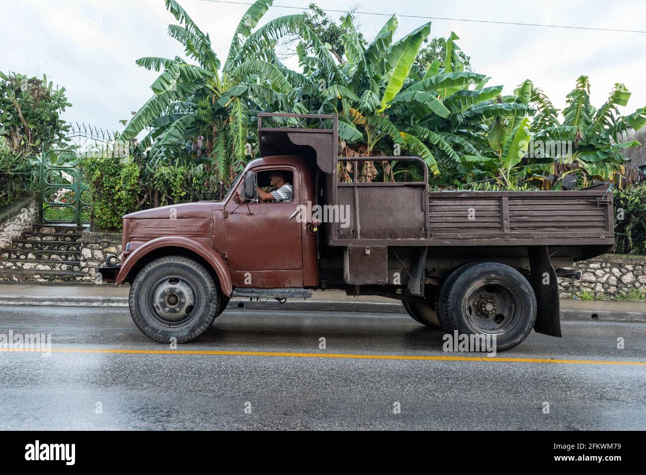 Vecchi veicoli e mezzi di trasporto a Santa Clara, Cuba. Anno 2016 Foto Stock