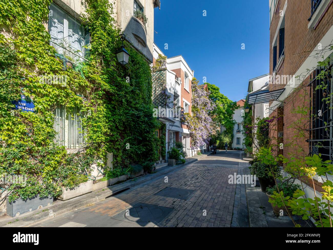 Parigi, Francia - 26 aprile 2021: La città floreale (Cité fiorale) è una zona residenziale situata nel 13 ° arrondissement di Parigi, Francia. Forma una t Foto Stock