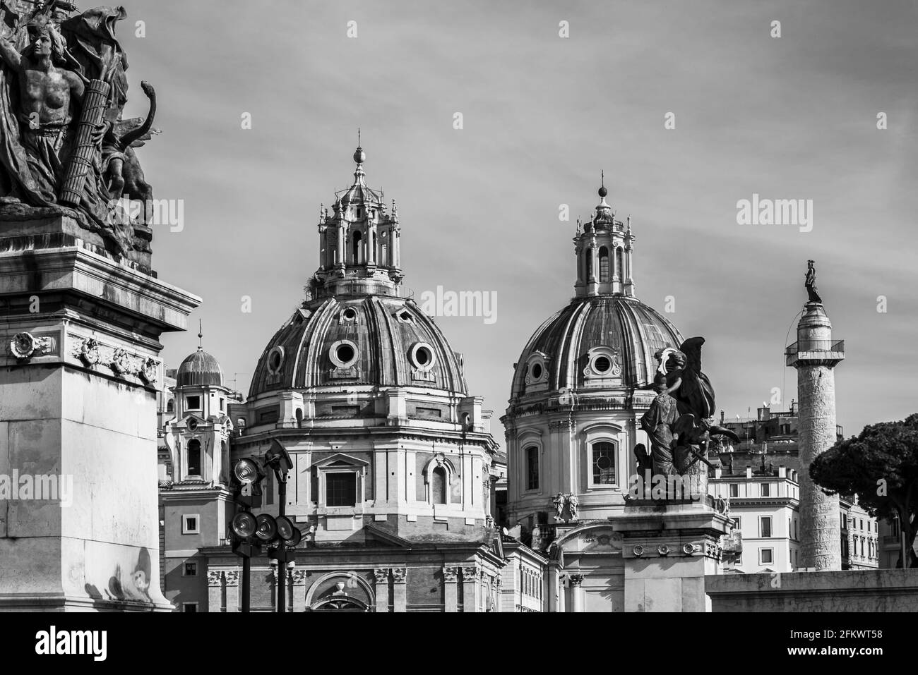Foto in bianco e nero delle cupole gemelle di Roma Foto Stock