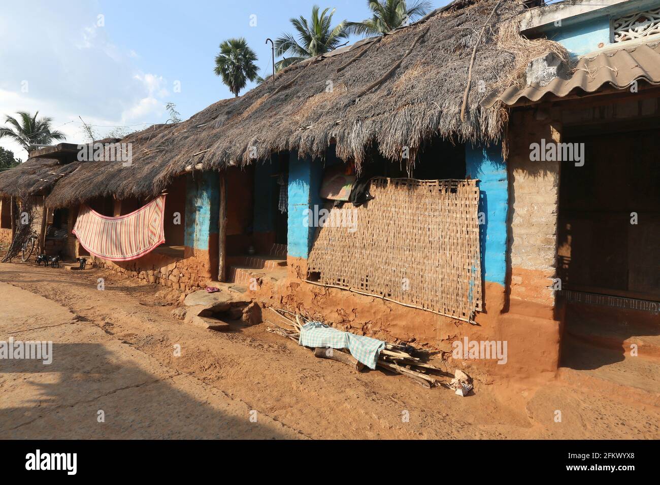 Casa di fango tradizionale di Kuanarpal villaggio di Cuttack distretto di Odisha, India Foto Stock