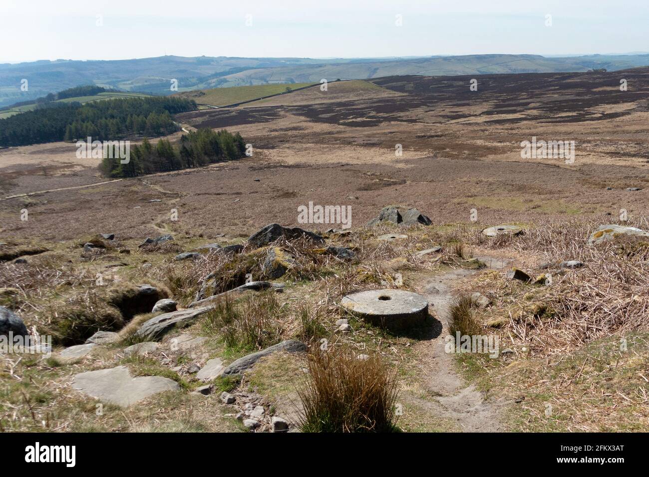 Antiche Millstones a Stanage vicino ad Hathersage, Peak District. Foto Stock