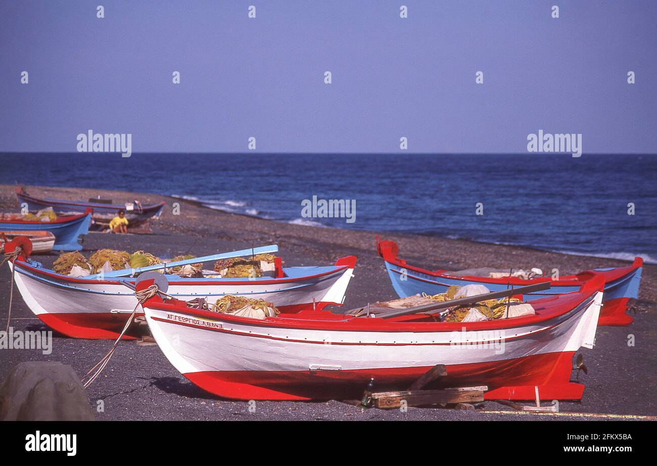 Vista della spiaggia, KAMARI, SANTORINI, CICLADI Sud Egeo, Grecia Foto Stock