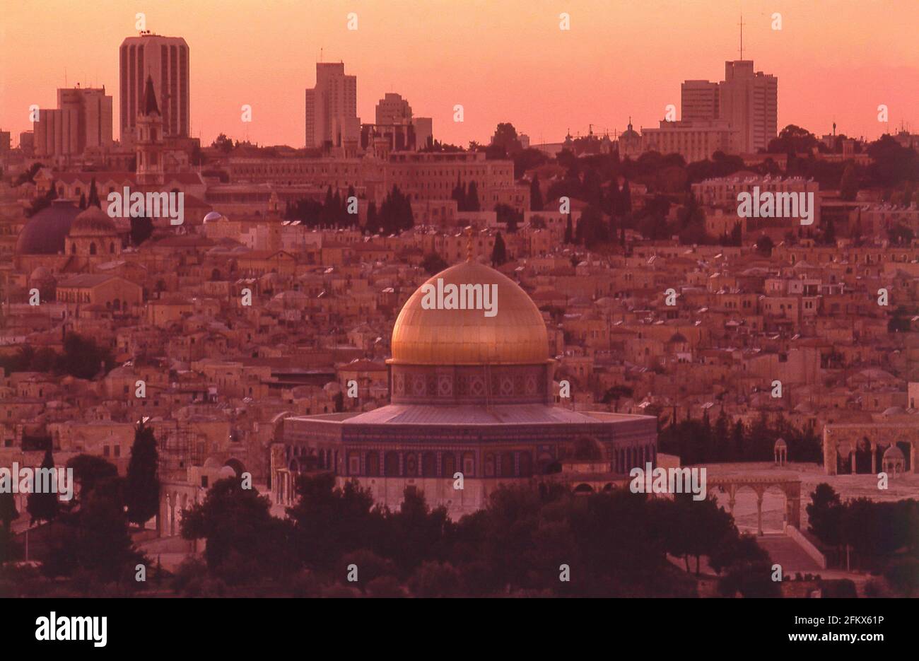 La cupola della roccia (Qubbat AS-Sakhra) al tramonto, Monte del Tempio, Città Vecchia, Gerusalemme, Israele Foto Stock