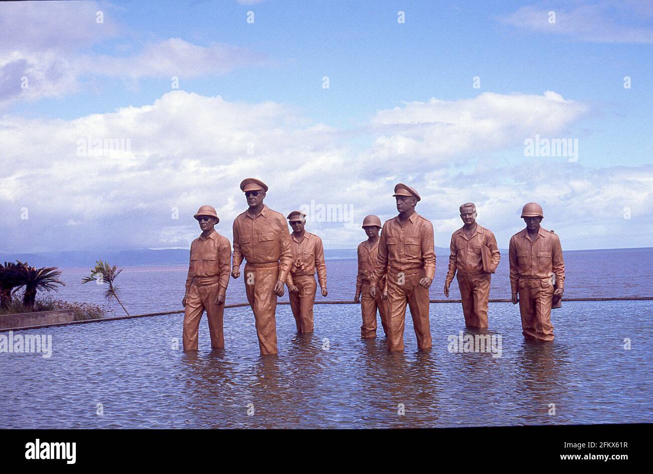 Statue del generale Douglas e personale che atterra a Dulag Beach, Leyte Island, Visayas, Filippine Foto Stock