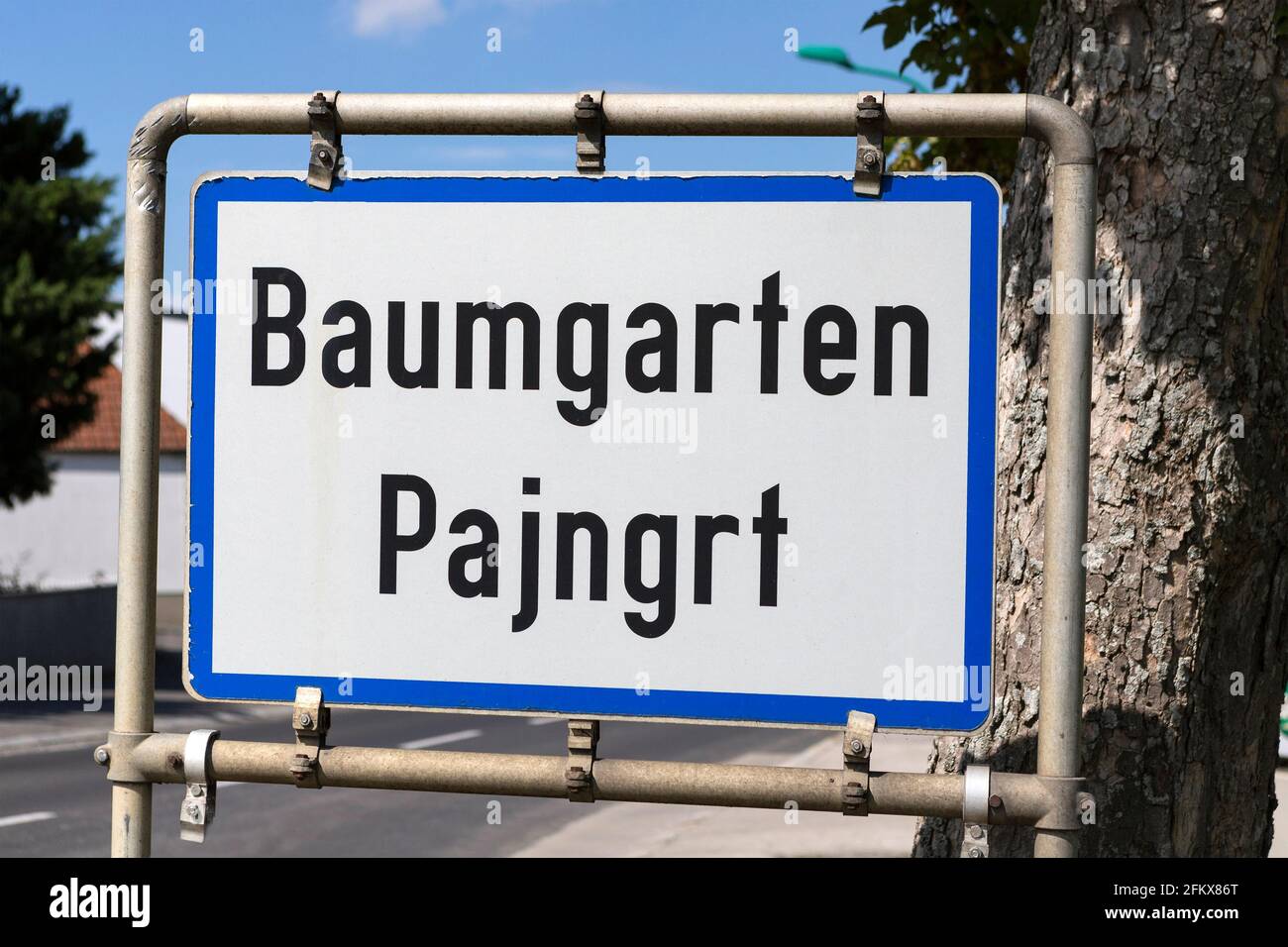 Cartello del nome del luogo bilingue Baumgarten, Pajngrt, Burgenland, Austria Foto Stock