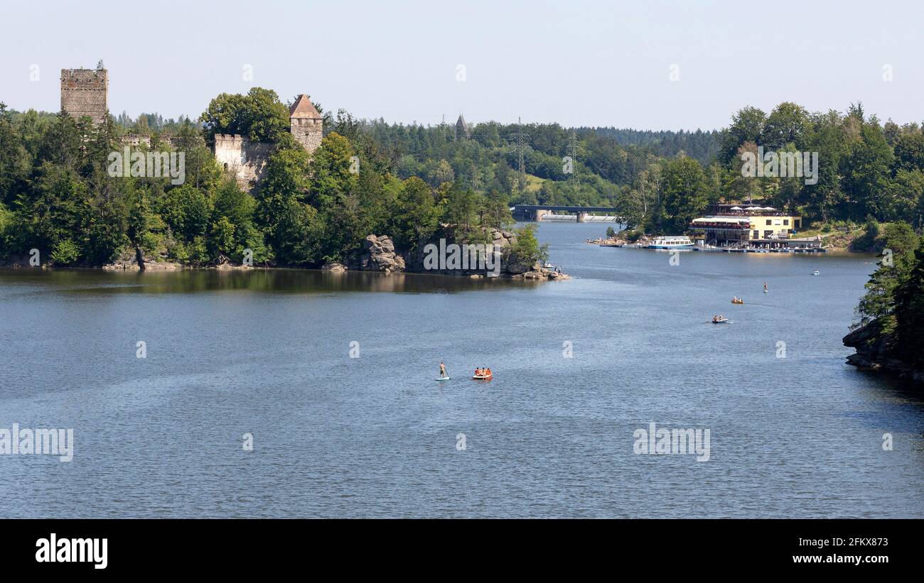 Reservoir Ottenstein con Burg Lichtenfels a Waldviertel bassa Austria Austria Foto Stock