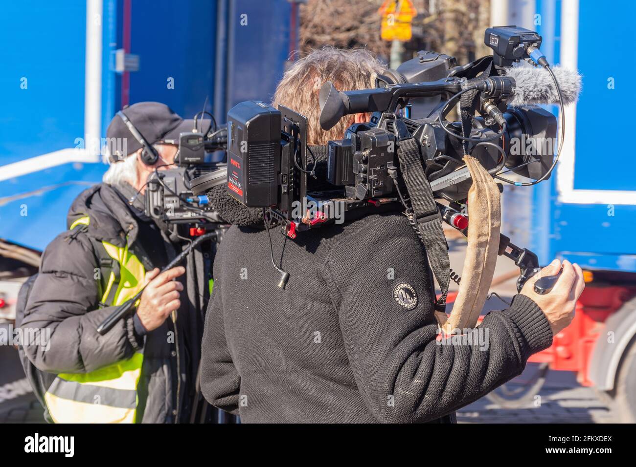 Cameramen che registra la protesta della torba a Helsinki in Finlandia Foto Stock