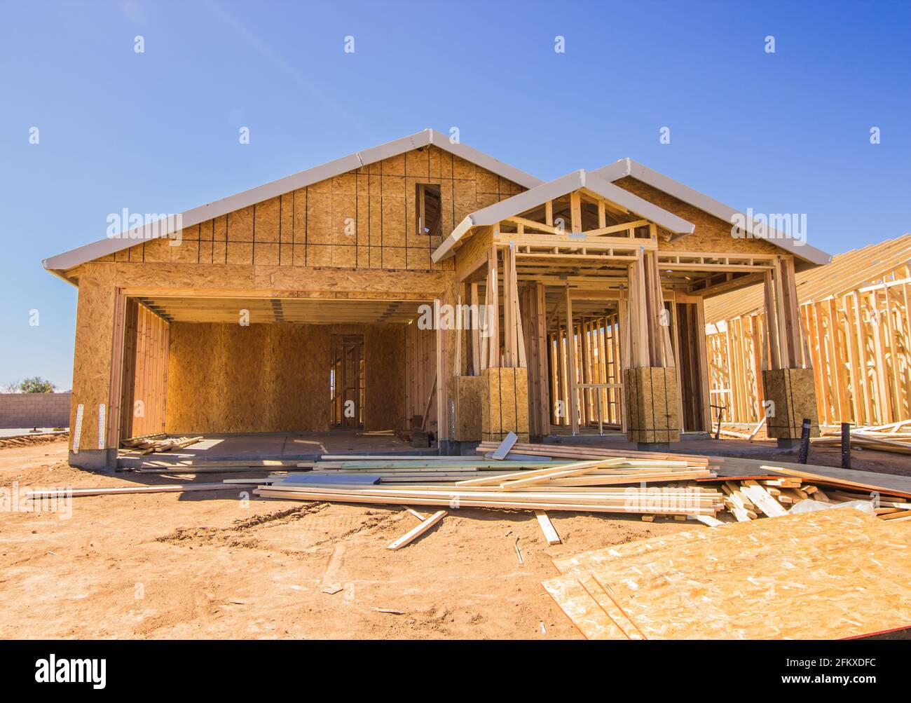 Fase di incorniciatura della nuovissima casa in costruzione Foto Stock