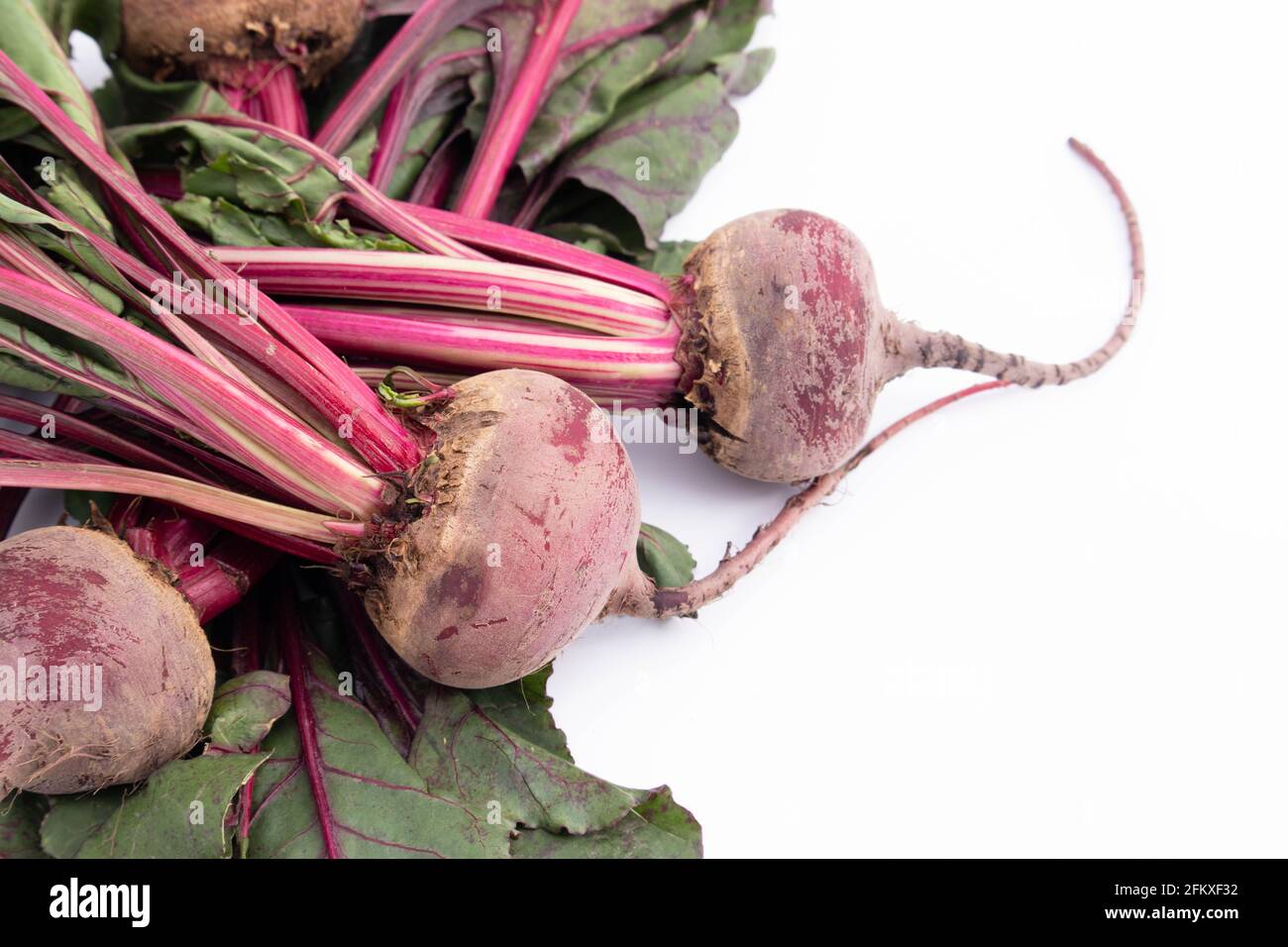 Barbabietola Desi Chukandar con foglie verdi è consumato come insalata o succo. Ricca fonte di ferro e fibra rafforza fegato e aiuta a recuperare dal ferro D Foto Stock