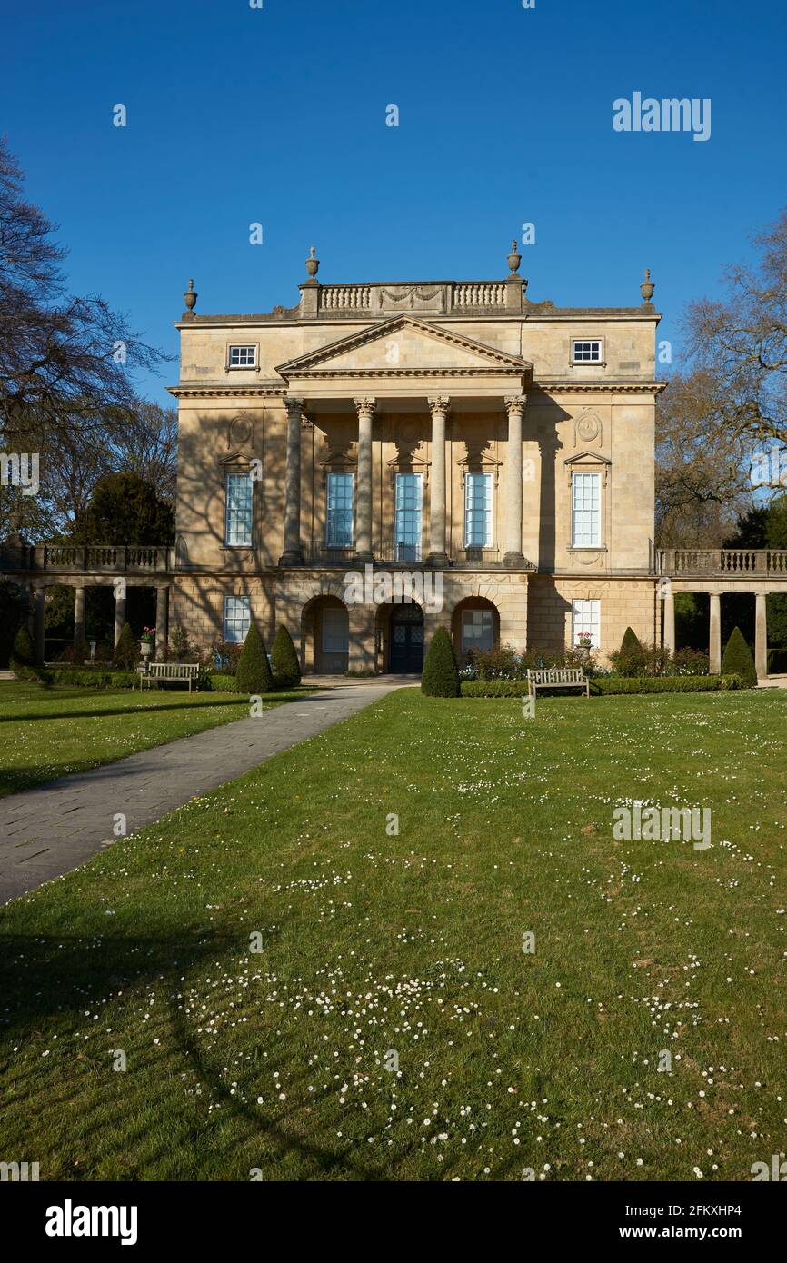 Holbourne Museum a Bath, Inghilterra. Edificio storico in stile georgiano con portico colonnato. Foto Stock