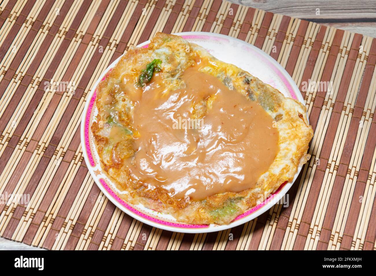 Le omelette di ostrica sono fatte solitamente con le ostriche, le uova e il cavolo cinese. Foto Stock