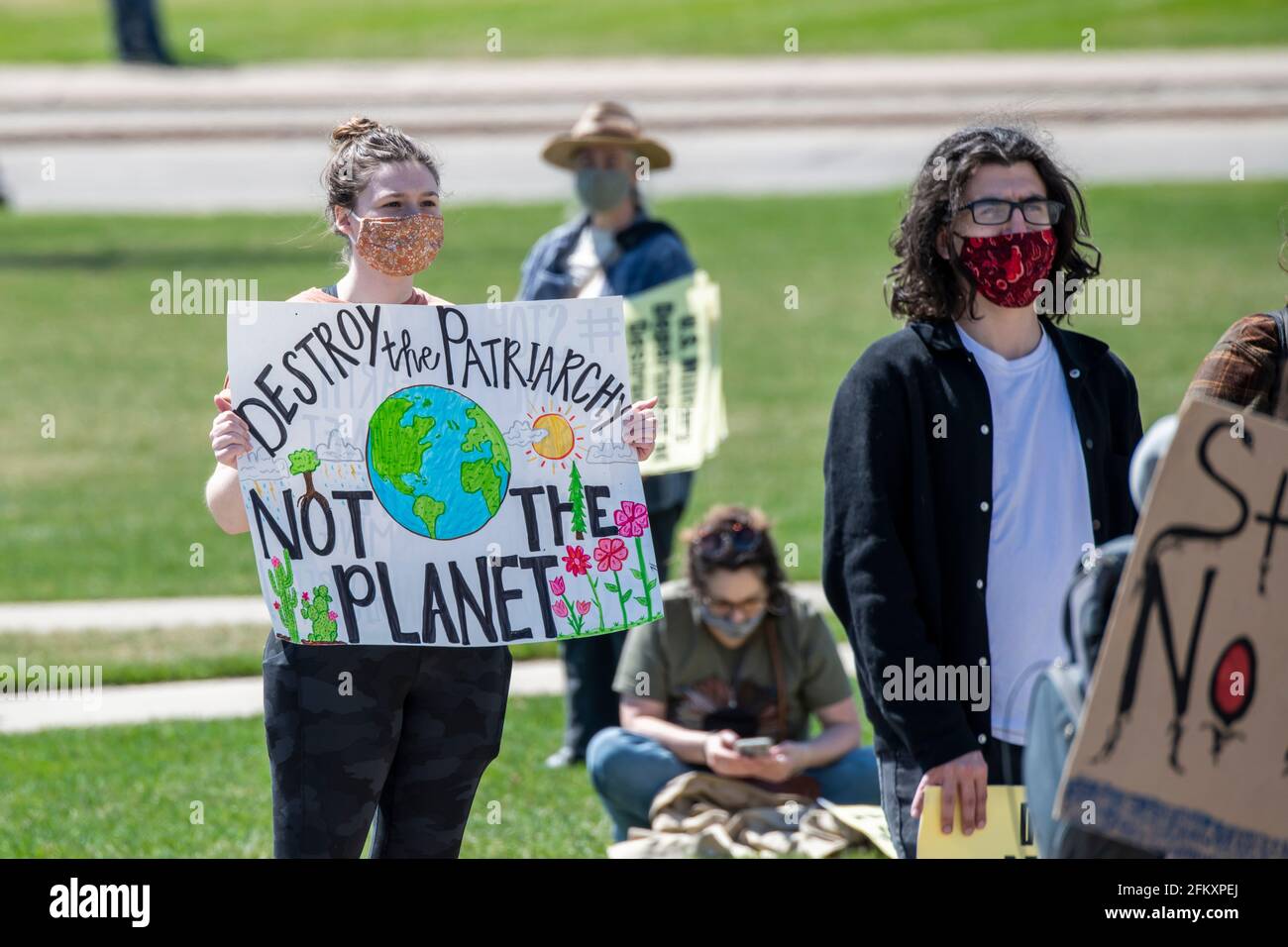 St. Paul, Minnesota. Campidoglio dello stato del Minnesota. Protesta del giorno della terra. I manifestanti chiedono giustizia climatica ai governi di Walz e Biden. Foto Stock