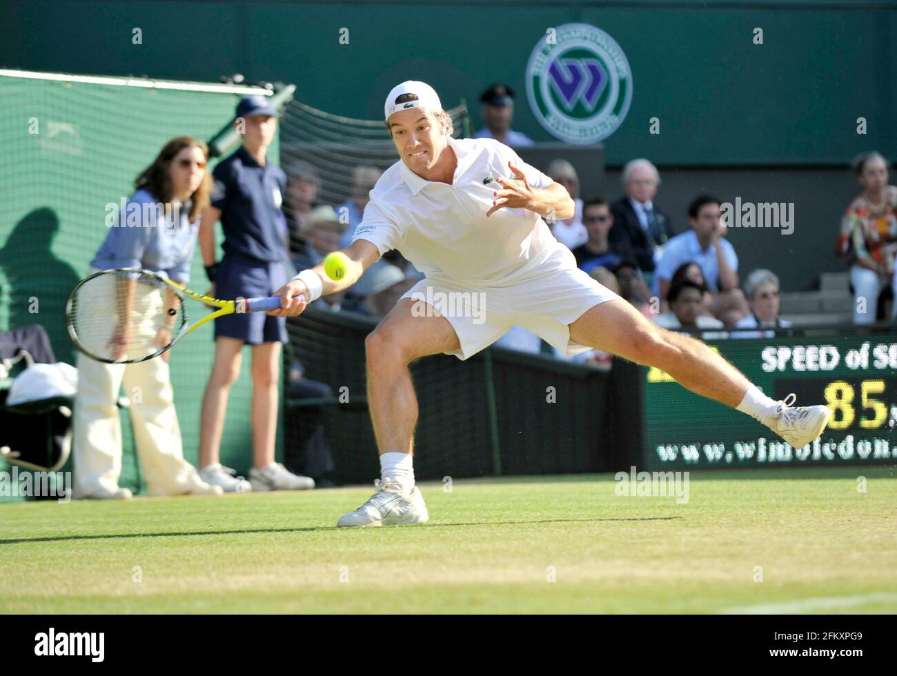 WIMBLEDON CAMPIONATI DI TENNIS 2008. 7° GIORNO 30/6/2008 R.GASQUET DURANTE LA SUA PARTITA CON ANDY MURRAY. IMMAGINE DAVID ASHDOWN Foto Stock