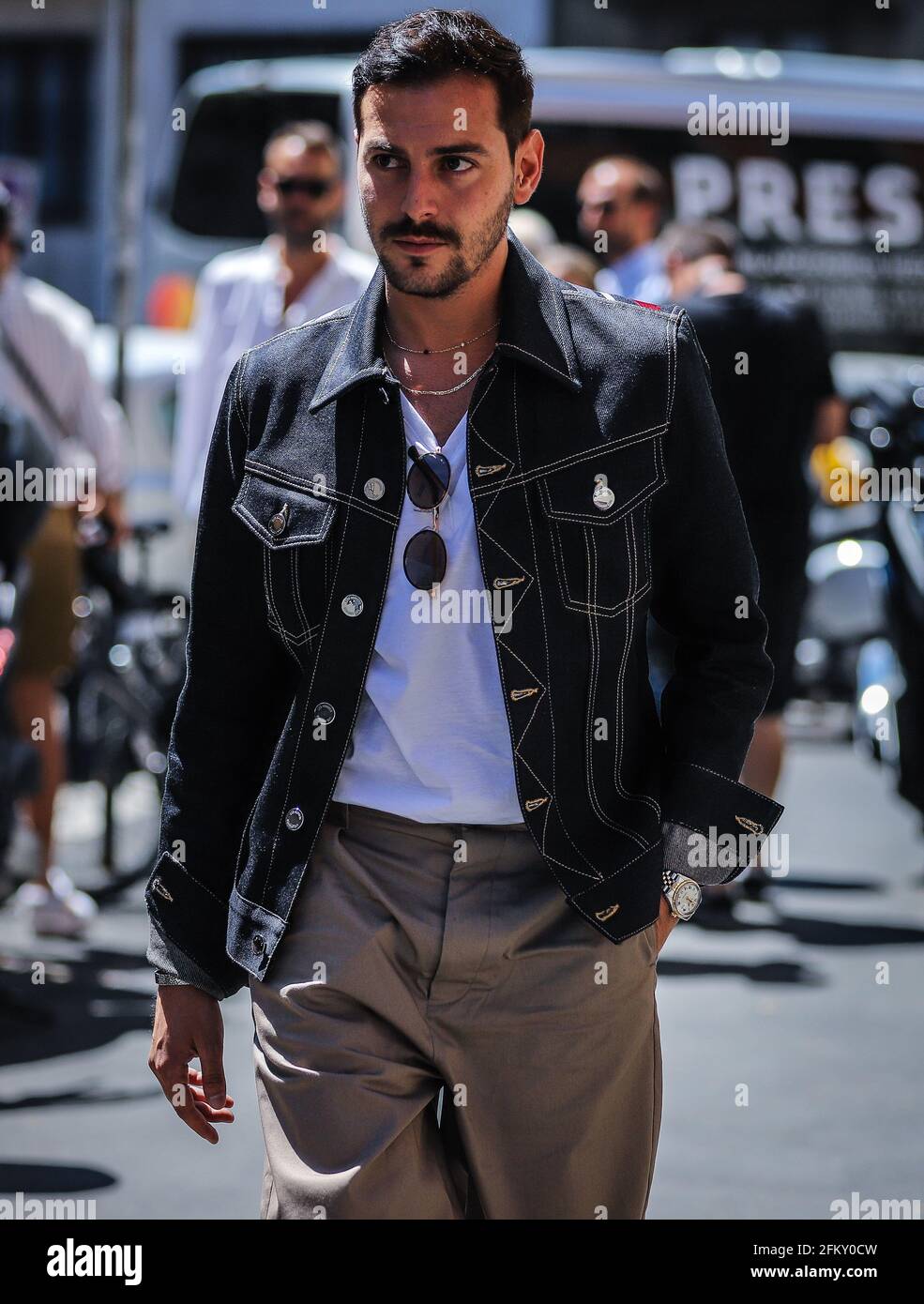 MILANO - 16 2019 giugno: Roberto De Rosa sulla strada di Milano Foto stock  - Alamy