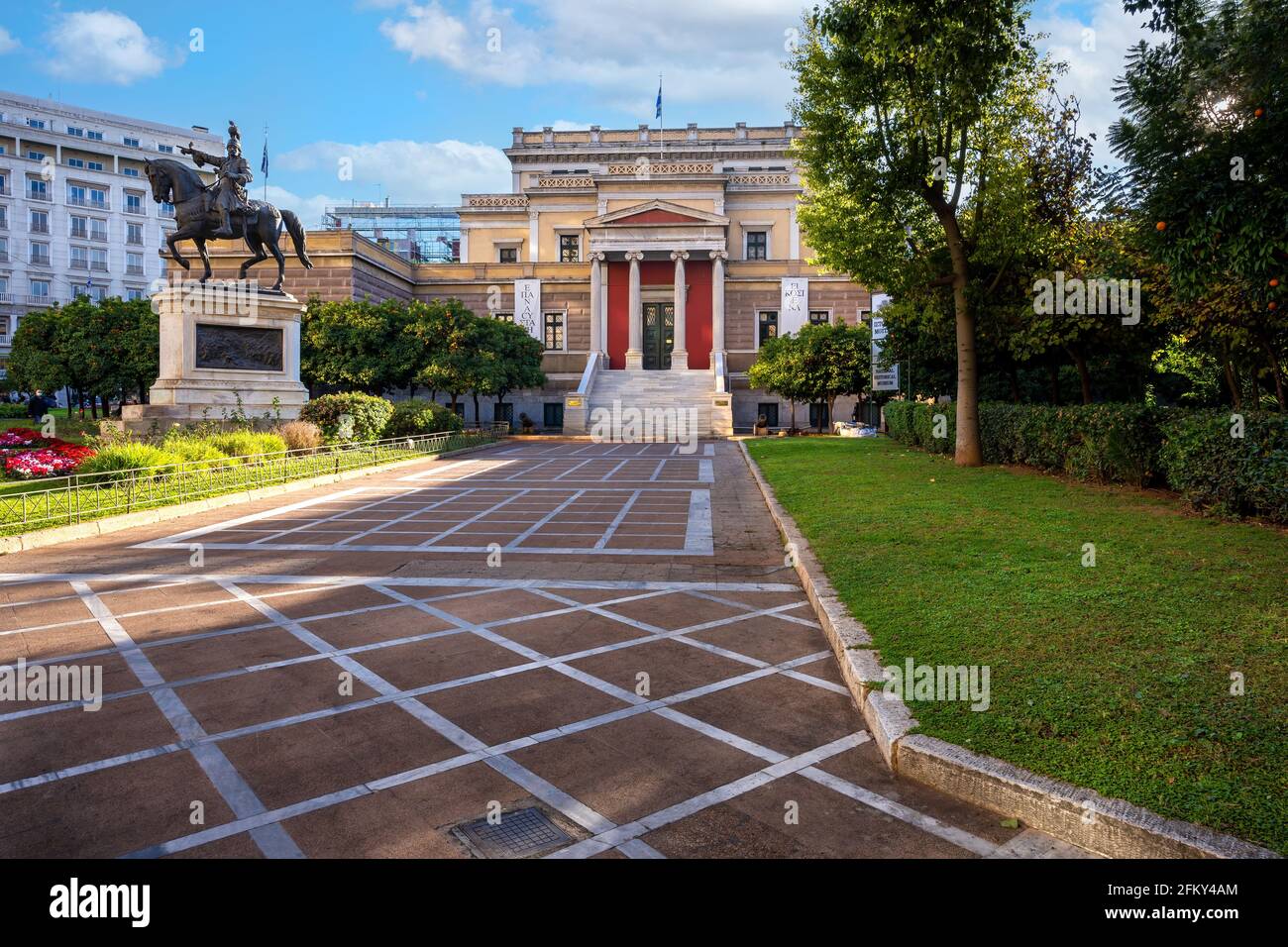 Atene, Attica, Grecia. L'Old Parliament House è un edificio neoclassico ad Atene che ha ospitato il Parlamento greco (1875 - 1935) Foto Stock