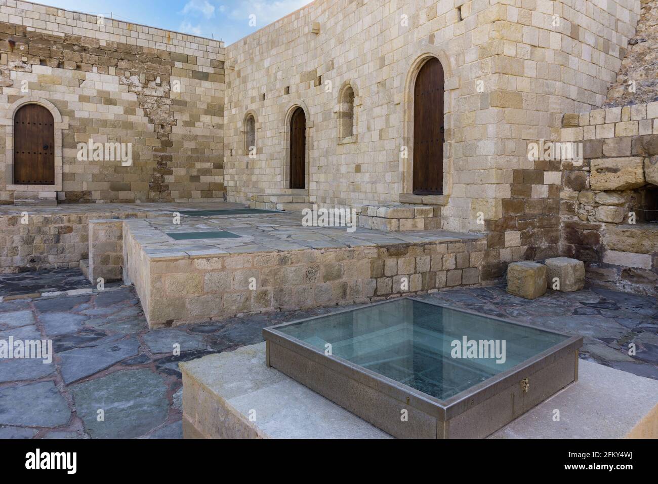 Heraklion, Isola di Creta, Grecia. Vista sul tetto della fortezza veneziana di Koules e delle camere ufficiali. Si trova presso il vecchio porto di Heraklion Foto Stock
