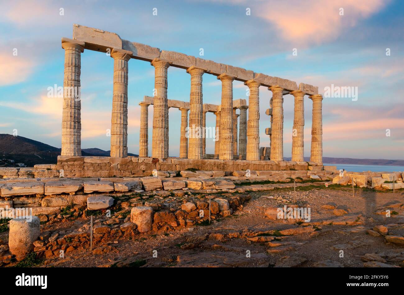 Tempio di Poseidone a Capo Sounion, Attica - Grecia. Uno dei dodici dei dell'Olimpio nella religione e nel mito greco antico. Era dio del mare Foto Stock