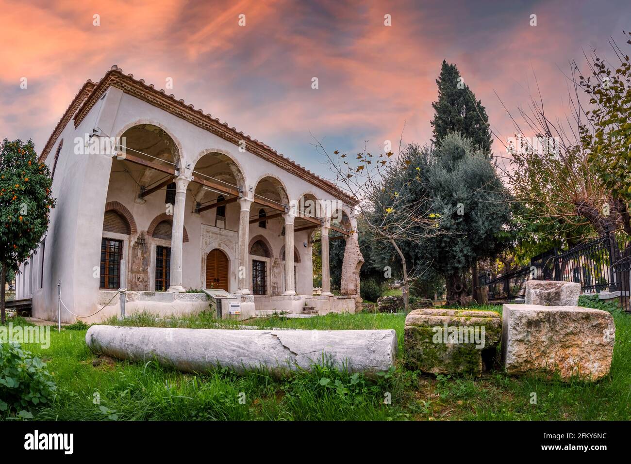 La moschea di Fethiye è una moschea ottomana del XVII secolo situata sul lato settentrionale dell'antica Agora romana ad Atene - Grecia Foto Stock