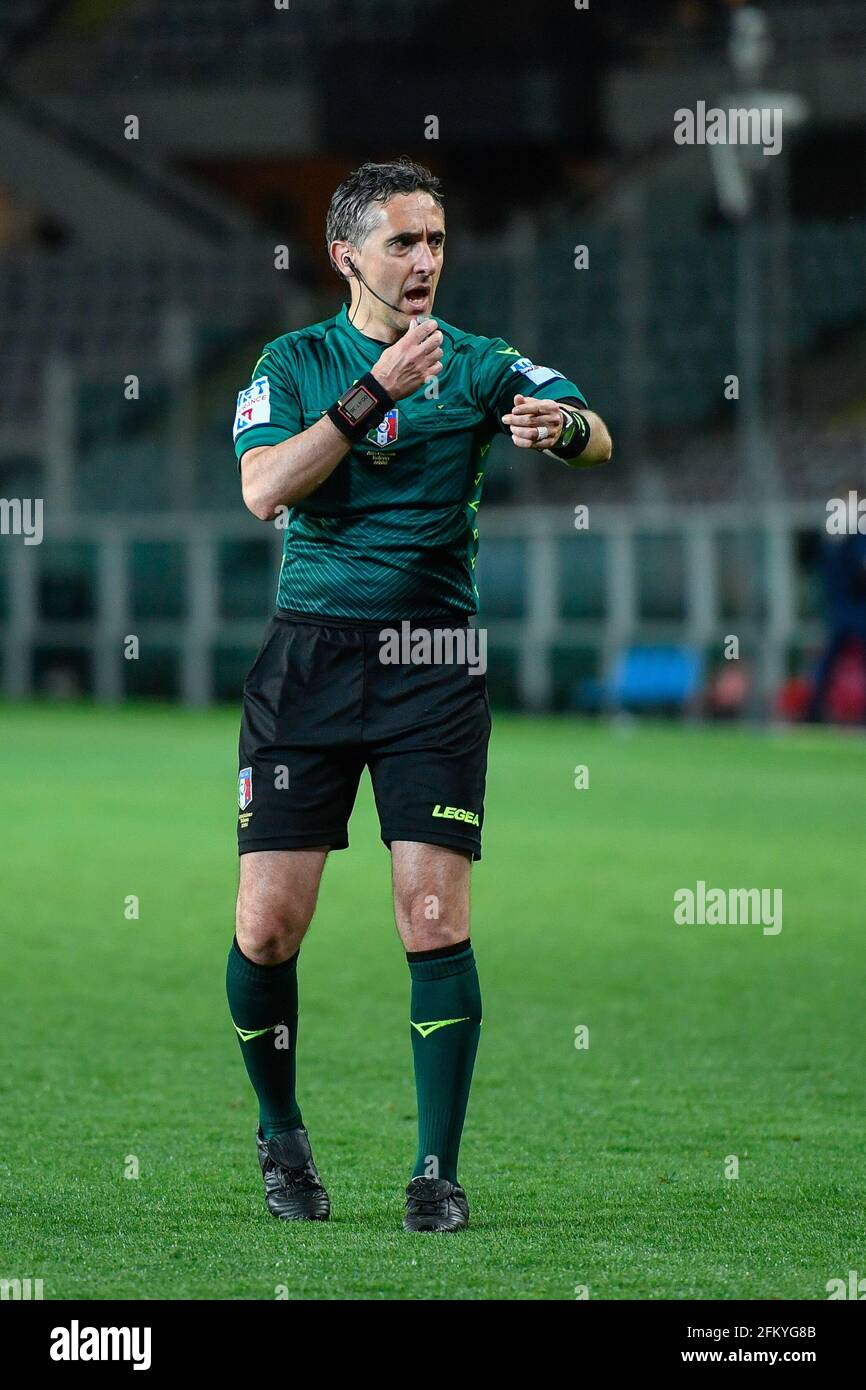 Torino, Italia. 3 maggio 2021. L'arbitro Gianluca Aureliano ha visto durante la Serie UNA partita tra Torino FC e Parma Calcio allo Stadio Grande Torino di Torino, Italia. (Foto: Gonzales Photo - Tommaso Fimiano). Foto Stock