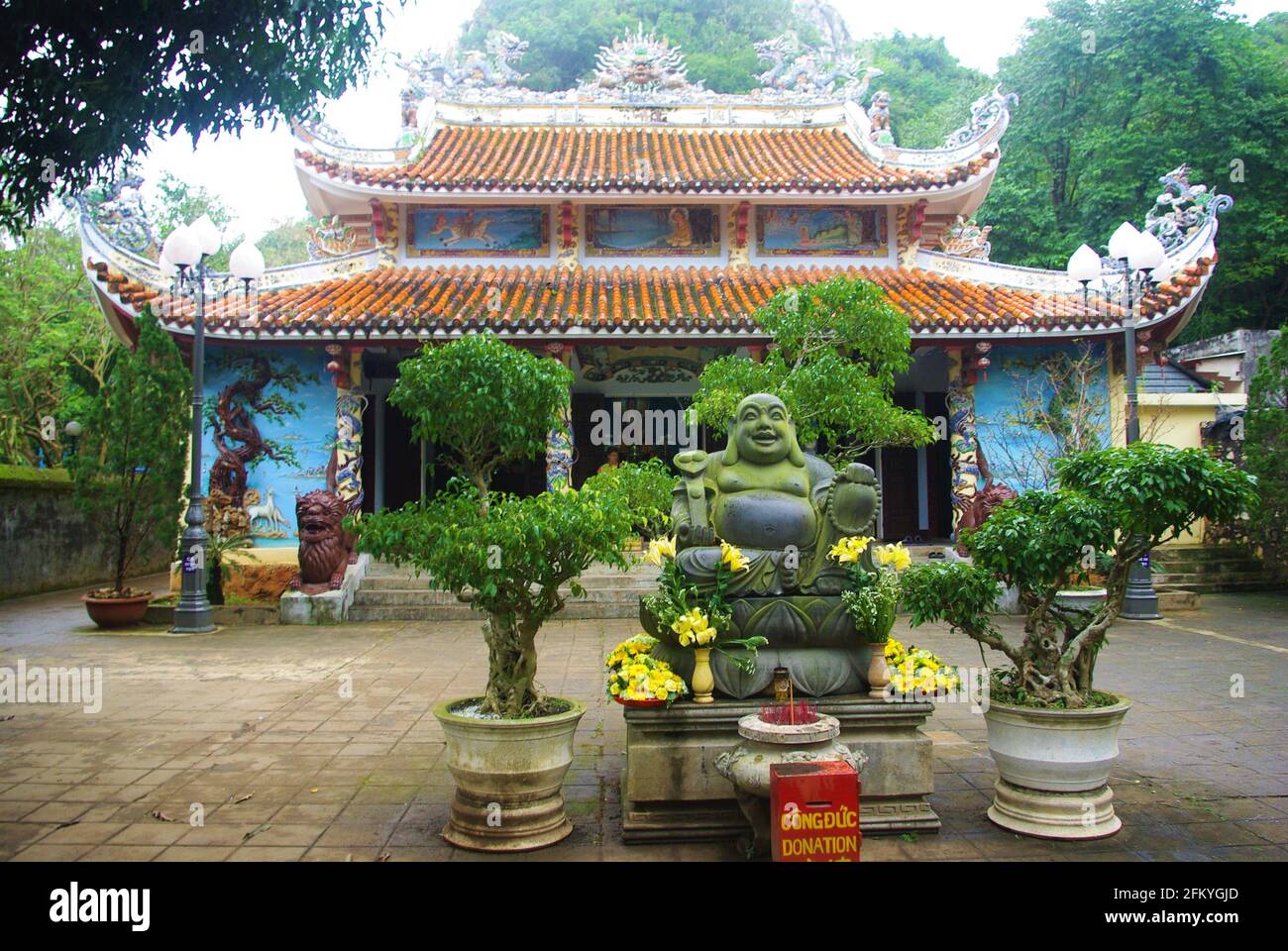 Bellissimo tempio, montagne di marmo, da Nang, Vietnam, Asia Foto Stock