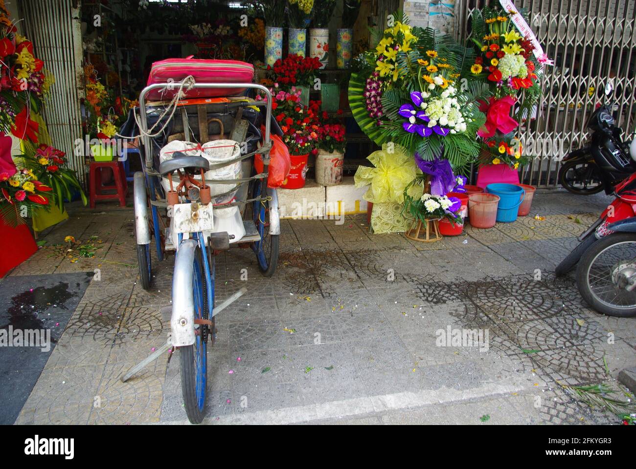Negozio di fiori con biciclette a consegna, da Nang, Vietnam, Asia Foto Stock