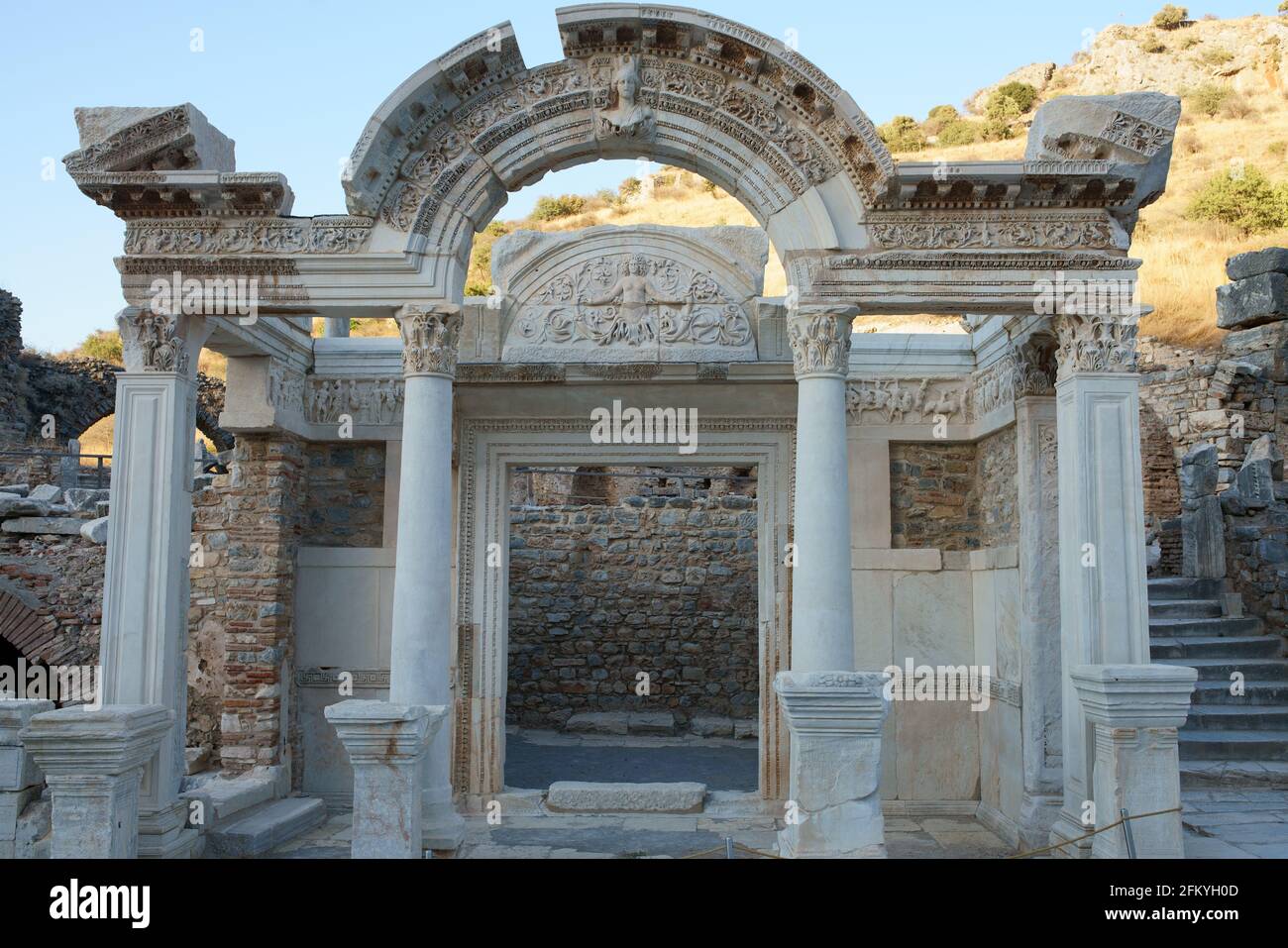 Antiche rovine di edifici romani in Efeso, Anatolia, Turchia Foto Stock