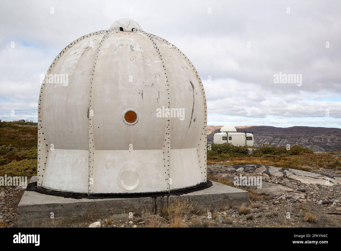 Gruppo di comunicazione dell'ex base aerea Sondrestrom degli Stati Uniti a Kangerlussuaq, Groenlandia. Foto Stock