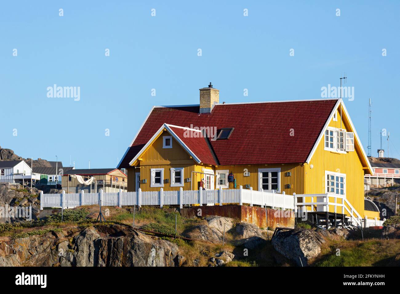 Case colorate a Sisimiut, in danese Holsteinsborg, sullo stretto di Davis, la seconda città più grande della Groenlandia. Foto Stock