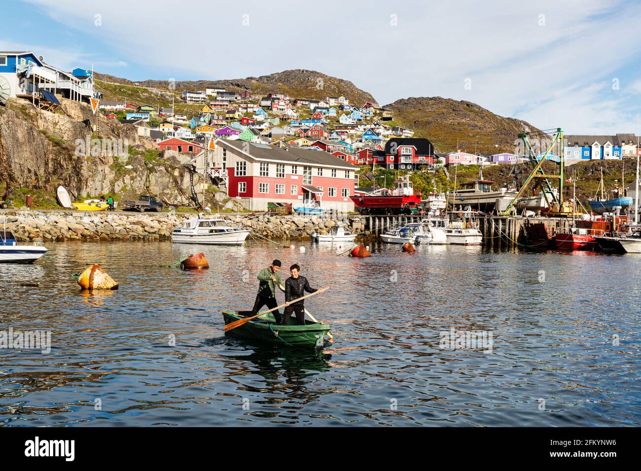Il porto nel piccolo villaggio Greenlandico di Qaqortoq, ex Julianehåb, nella Groenlandia meridionale. Foto Stock
