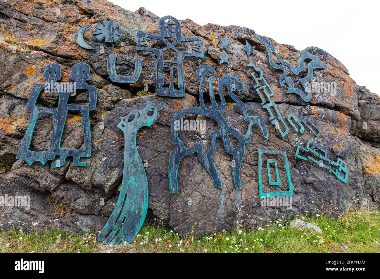 Sculture di ferro nella ricostruzione dell'insediamento norreno di Erik il Rosso a Brattahlid, Groenlandia sudoccidentale. Foto Stock