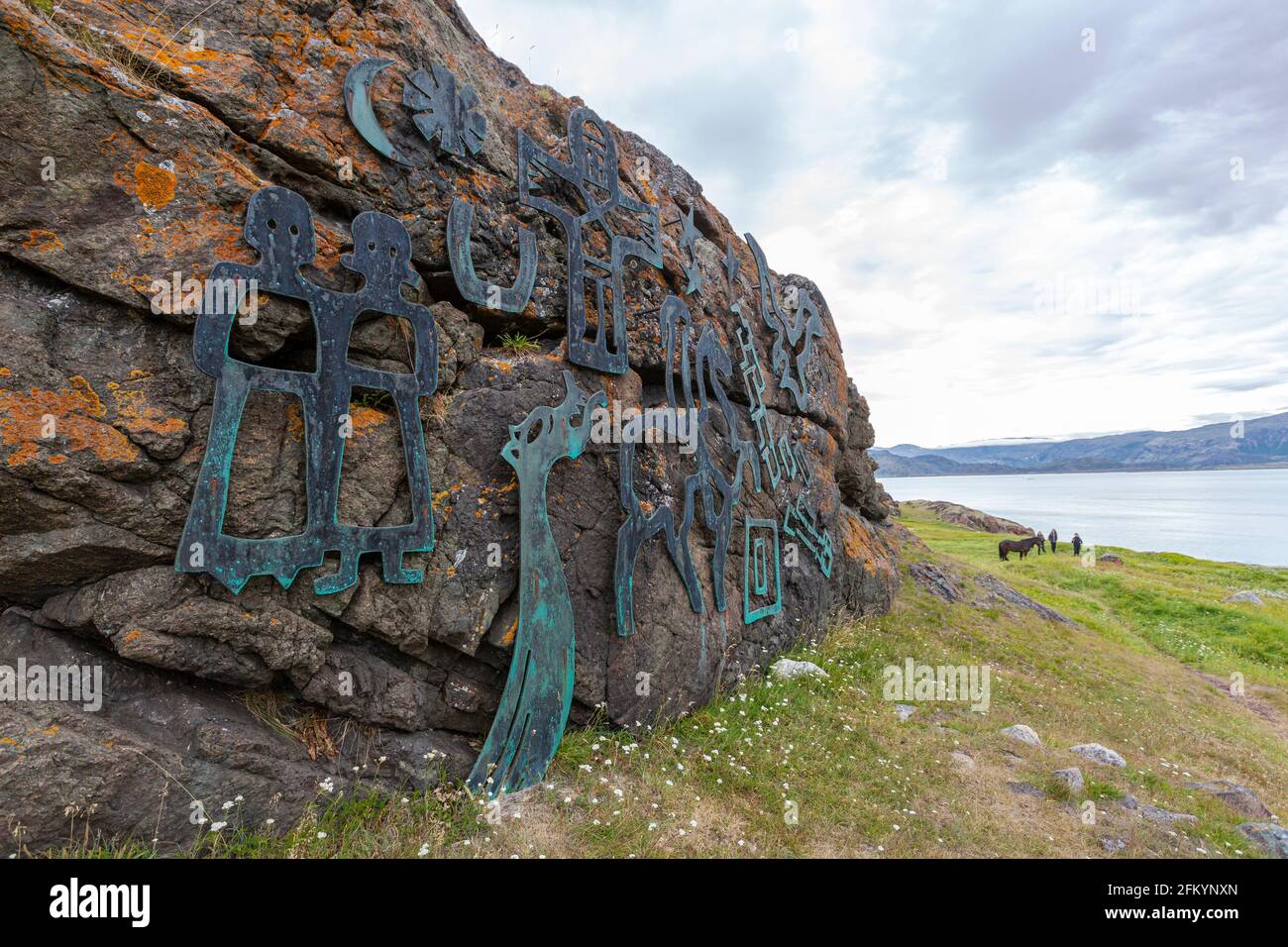 Sculture di ferro nella ricostruzione dell'insediamento norreno di Erik il Rosso a Brattahlid, Groenlandia sudoccidentale. Foto Stock