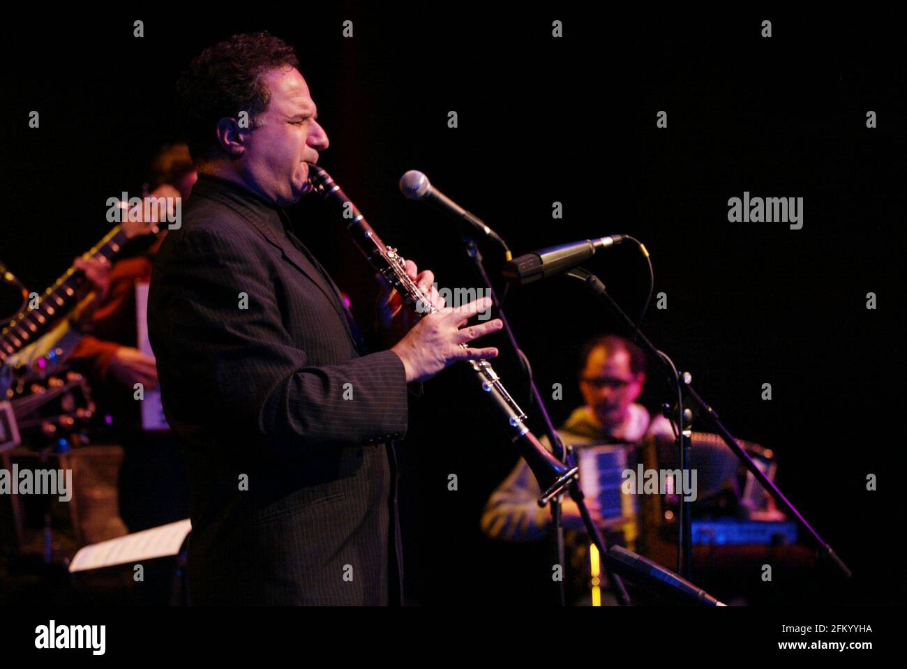 La follia Klezmer di David Krakauer! E DJ socalled - London Jazz Festival, Barbican 15/11/06. Foto - David Sandison. Foto Stock