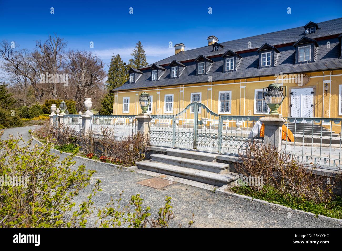 Klasicistni zamek Kozel un parco (narodni kulturni pamatka), Plzensky kraj, Ceska republika / castello di Kozel, regione di Pilsen, repubblica Ceca Foto Stock