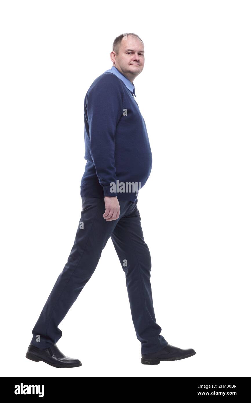 uomo maturo con ponticello blu che si stellisce in avanti. Foto Stock