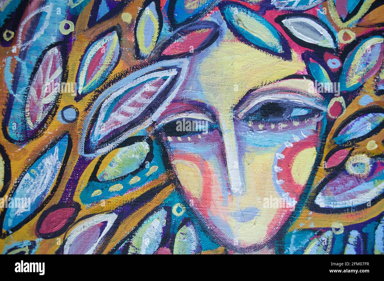 Donna strega nella corona di un albero mistico su uno sfondo di notte. Pittura acrilica. Ritratto disegnato a mano. Schema delle lamelle. Arredamento interno. Foto Stock