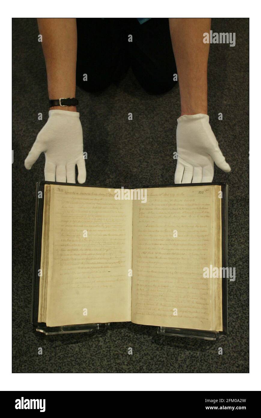 Il libro di Blighs del Bounty, parte delle vite dietro le leggende una mostra all'archivio nazionale.pic David Sandison 21/5/2005 Foto Stock