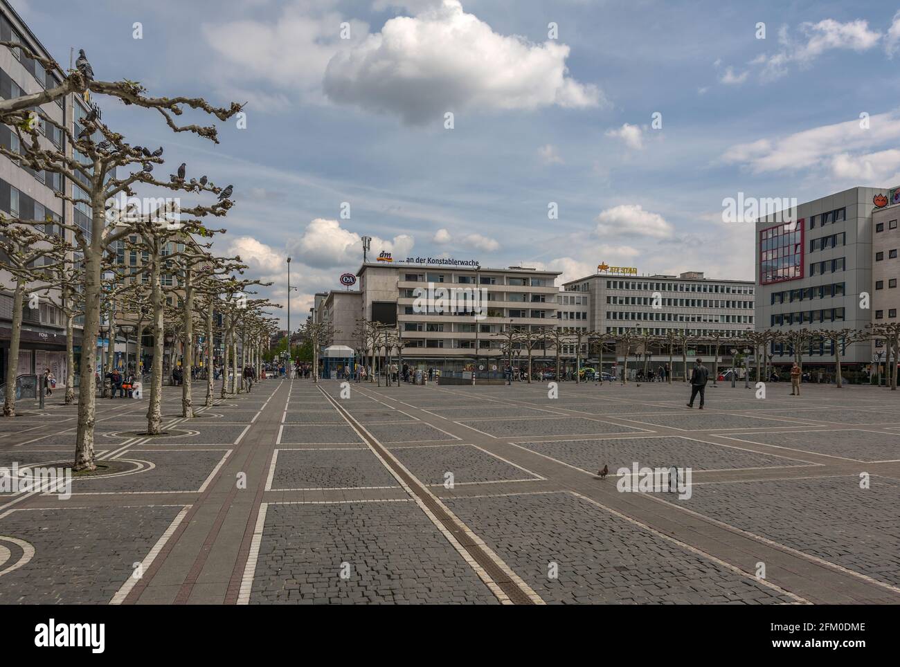La grande piazza Konstablerwache nel centro di Francoforte, Germania Foto Stock