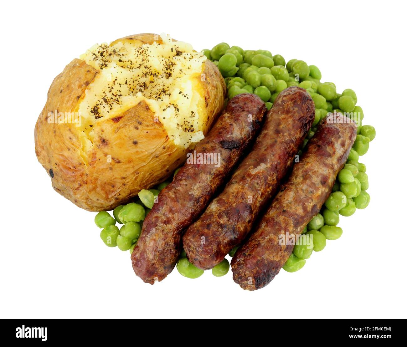 Salsicce di manzo Aberdeen Angus e pasto di patate al forno con piselli  isolato su sfondo bianco Foto stock - Alamy